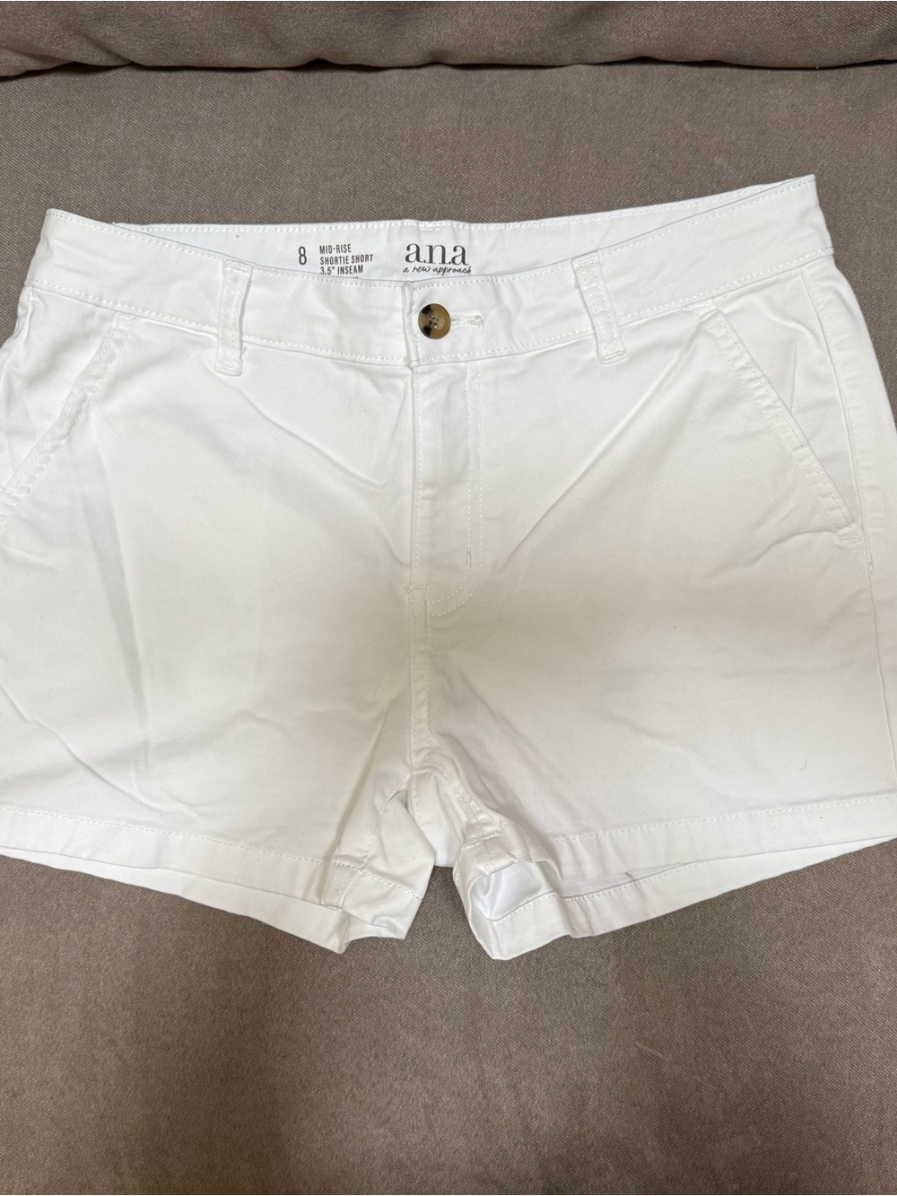 a.n.a Women’s Mid-Rise Shortie Shorts - White